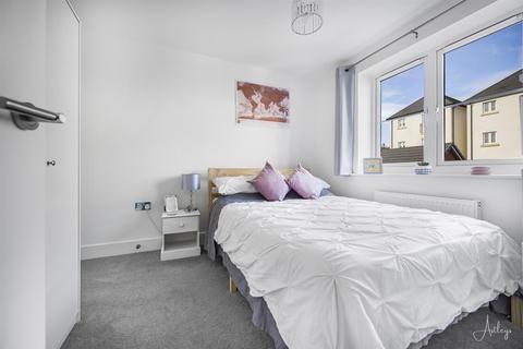 72 Glamorgan Green, Llandarcy, Neath, SA10 6FB