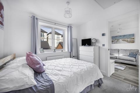 72 Glamorgan Green, Llandarcy, Neath, SA10 6FB