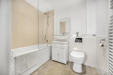 72 Glamorgan Green, Llandarcy, Neath, SA10 6FB