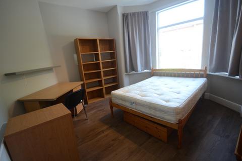 4 bedroom terraced house to rent, Carill Drive, Manchester M14
