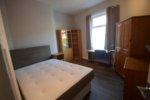 4 bedroom terraced house to rent, Carill Drive, Manchester M14