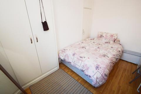 3 bedroom terraced house to rent, Eva Street, Manchester M14