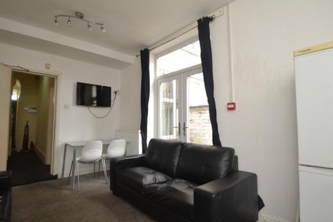 6 bedroom terraced house to rent, Latchmere Road, Manchester M14