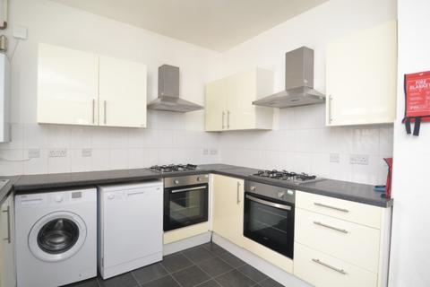 6 bedroom terraced house to rent, Latchmere Road, Manchester M14