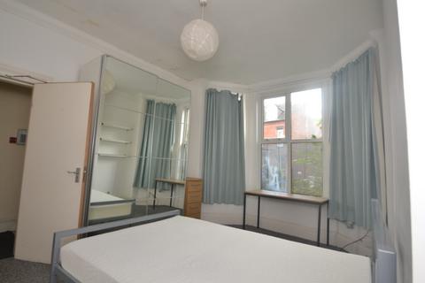 6 bedroom terraced house to rent, Latchmere Road, Manchester M14