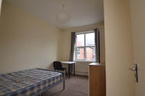 6 bedroom terraced house to rent, Latchmere Road, Manchester M14