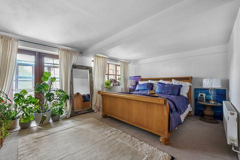 2 bedroom apartment for sale, Capstan Court, Wapping Wall, London, E1W