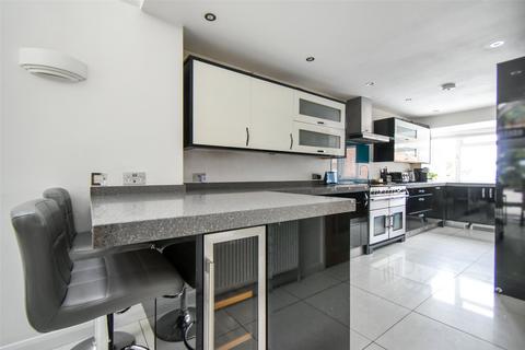 8 Garden Close, Hook, RG27 9QZ