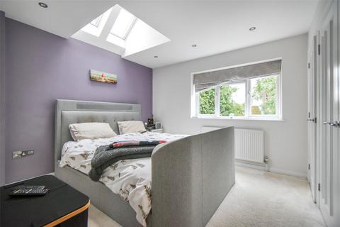 8 Garden Close, Hook, RG27 9QZ