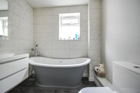 8 Garden Close, Hook, RG27 9QZ