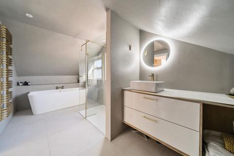 66 Countess Wear Road, Exeter, EX2 6LR