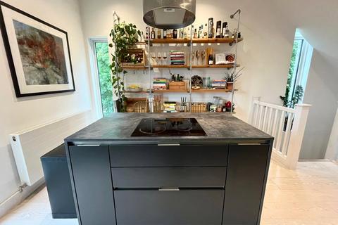 4 bedroom end of terrace house to rent, Encombe Place, Manchester M3