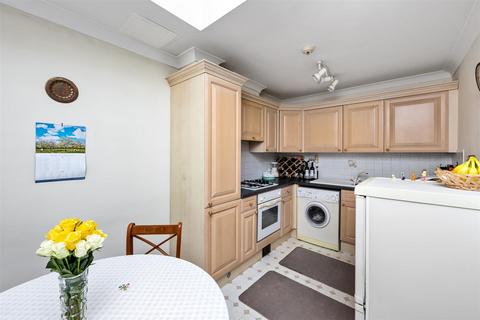 2 bedroom flat for sale, Rochester Gardens, Hove