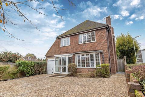 3 bedroom detached house to rent, Ersham Road, Canterbury, CT1