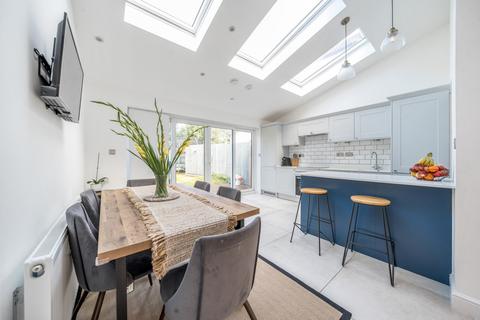 28 Pavilion Way, Ruislip, HA4 9JN