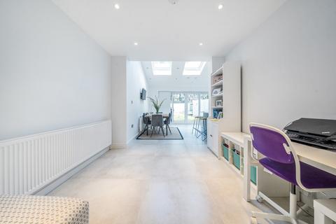 28 Pavilion Way, Ruislip, HA4 9JN