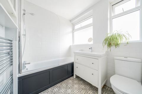 28 Pavilion Way, Ruislip, HA4 9JN