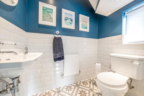 28 Pavilion Way, Ruislip, HA4 9JN