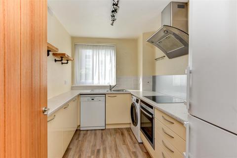 2 bedroom flat for sale, West Parade, Worthing