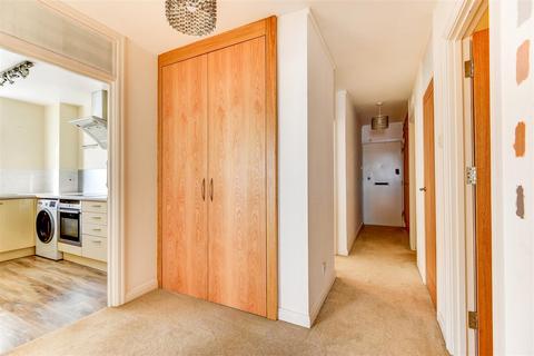 2 bedroom flat for sale, West Parade, Worthing