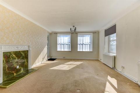 2 bedroom flat for sale, West Parade, Worthing