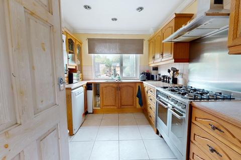 160 Hampton Crescent, Gravesend, DA12 4HZ