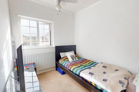 160 Hampton Crescent, Gravesend, DA12 4HZ