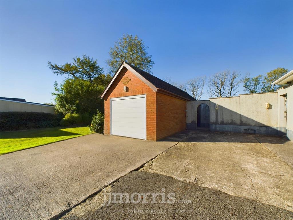 Detached Garage