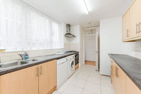 3 bedroom bungalow to rent, Temperley Road, Balham, London, SW12