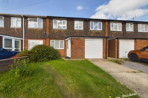 2 Brompton Close, Aylesbury, HP19 9JY