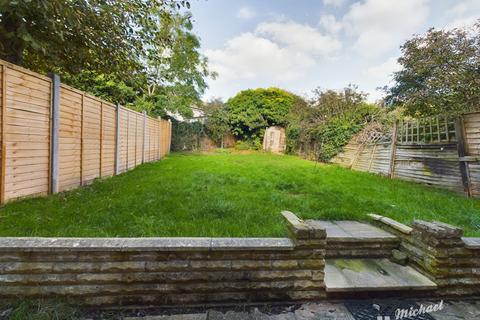 2 Brompton Close, Aylesbury, HP19 9JY