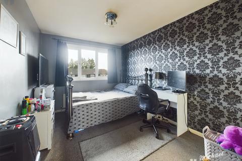 2 Brompton Close, Aylesbury, HP19 9JY