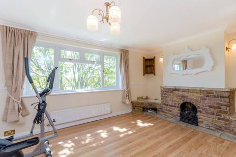 3 bedroom maisonette for sale, East Crescent, Friern Barnet, London, N11