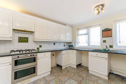 3 bedroom maisonette for sale, East Crescent, Friern Barnet, London, N11