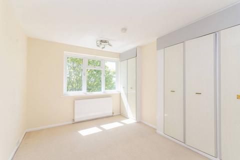 3 bedroom maisonette for sale, East Crescent, Friern Barnet, London, N11