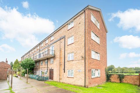 3 bedroom maisonette for sale, East Crescent, Friern Barnet, London, N11