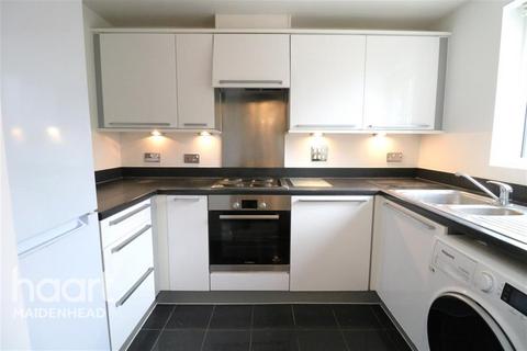 2 bedroom flat to rent, Close to Burnham Station