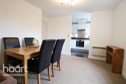 2 bedroom flat to rent, Close to Burnham Station