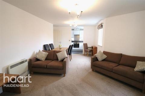 2 bedroom flat to rent, Close to Burnham Station