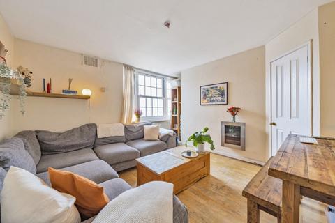 3 bedroom flat to rent, Longford Court, W12