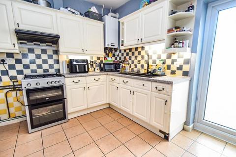 3 bedroom terraced house to rent, Victoria Place , Stoke-On-Trent ST4