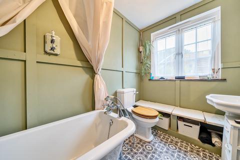 155 The Street, Puttenham, Guildford, GU3 1AT