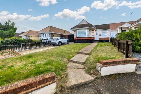 2 bedroom bungalow to rent, Thorndon Park Close, Leigh-On-Sea