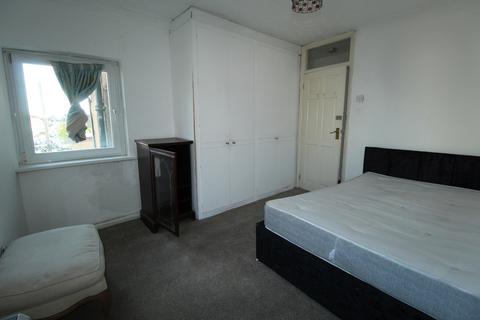 1 bedroom flat to rent, High Road, chadwell heath, Essex, RM6