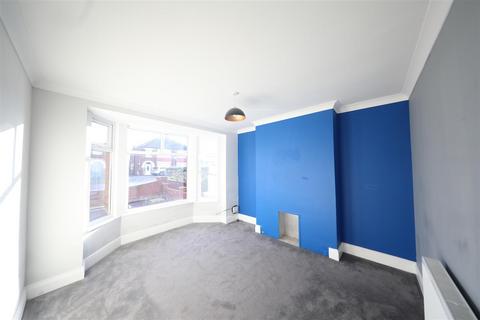 3 bedroom semi-detached house for sale, Gillshill Road, Hull