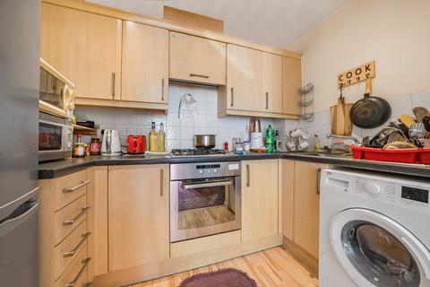 2 bedroom ground floor flat for sale, Feltham TW14