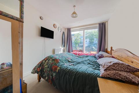 2 bedroom ground floor flat for sale, Feltham TW14