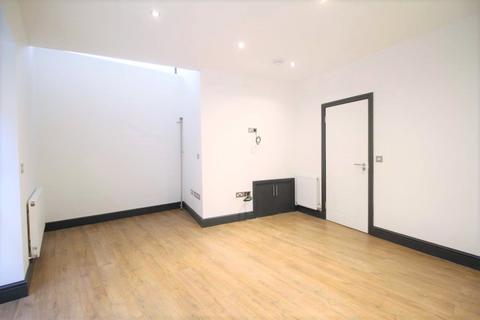 1 bedroom detached house to rent, Montague Road, Crouch End, London, N8