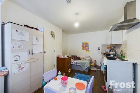90 Ashford Crescent, Ashford, TW15 3EB