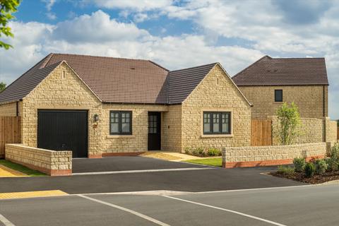 2 bedroom bungalow for sale, Gotherington, Gloucestershire, GL52